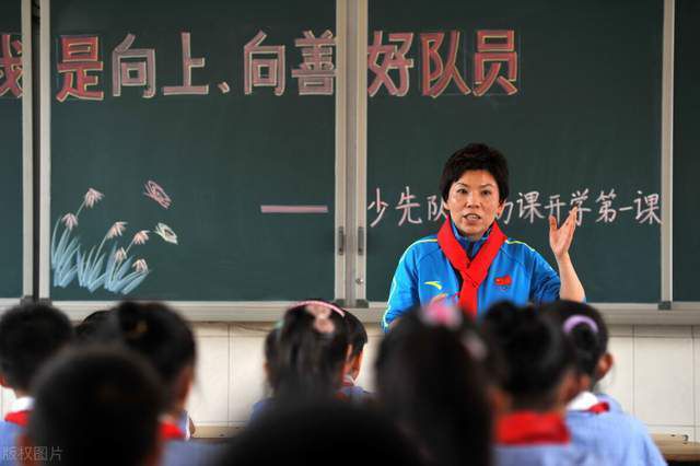 铁血硬汉演绎男人品格，正邪对峙揭开幕后真相铁血指挥家率;废柴天团绝地反攻 刘德华笑称;被自己帅到听过《路》这首歌的人表示，在奋斗路上坚持的人对这首歌都感同身受，每一句歌词都有一幅画面，音乐虽缓但有力量